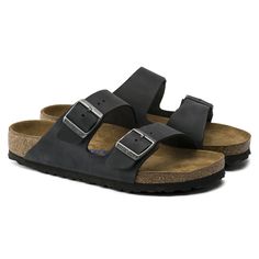 Black Birkenstock, Birkenstock Men, Tokyo Street Fashion, Birkenstock Sandals Arizona, Birkenstock Black, Two Strap Sandals, Simple Sandals, Estilo Hippie, Footbed Sandals