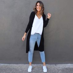 Cardigan Jeans Outfit, Blue Cardigan Outfit, Black Cardigan Outfit, Light Blue Jeans Outfit, Long Cardigan Outfit, How To Make Jeans, Moda Kimono, Outfit Cardigan, Blue Jean Outfits