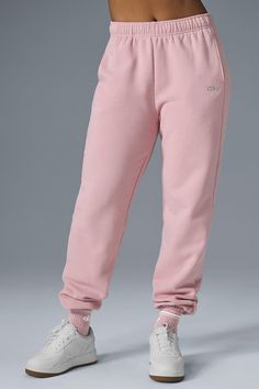 The search for the perfect lounge-to-street look is over. Our iconic sweats have classic details, like an elastic waistband and cuffs, plus a relaxed fit that reads laid-back but not slouchy (since this is a unisex style, we recommend sizing down to achieve this look). The French terry feels smooth on the outside and fleecy on the inside. And may we suggest a matching Accolade Hoodie or Crew Neck? Find your fit and see all the ways to style it. EXPLORE ACCOLADE.