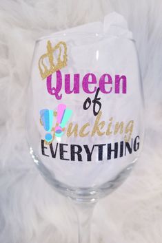 Cricut Glasses, Cricut Wine Glasses, Vinyl Glasses, Cricket Machine, October Born, Trendy Baby Gifts, 44th Birthday