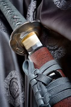 Grey Sword Ukitake Bleach, Yakuza Style Tattoo, Guerriero Samurai, Ronin Samurai, Samurai Art, Samurai Swords, Tactical Pants, Samurai Warrior, Kendo