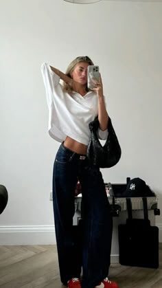 Home Dinner Outfit Casual, Low Rise Trousers Outfit Work, Supermodel Casual Outfits, Fancy Outfit Inspo Aesthetic, Elegant Baggy Outfit, Going Out Outfit Inspiration, Over The Shoulder Shirt Outfits, Slim Fit Aesthetic, High Pony Outfits