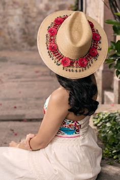 This beautiful Mexican Sombrero is stylish and is completely unique in design, perfect to add that special touch to any outfit.  The hat itself is made out of high quality palm and is very light and breathable. This structured palm hat has a high crown and a teardrop top.  The wide brim is accented by a bohemian style belt made with palm leaf flowers and beads. This hat is made with love by Mexican Artisans in Chiapas, Mexico. Circumference: 23 inches Brim Length: 3.5 inches Spanish Hat, Straw Cowgirl Hat, Mexican Sombrero, Women Fedora, White Embroidered Blouse, Mexican Hat, Mexico Style, Chapeau Cowboy, Floral Hat