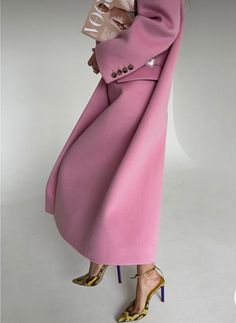 Pink outfit elegant classy chic parisian fashion style vogue aestetic Quoi Porter, Pink Coat, Pink Outfit, Elegant Outfit, Fashion Killa, Fashion Inspo Outfits, Dress To Impress, Style Me, Haute Couture