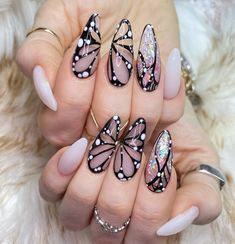 Nail Polish Style, Oval Nails Designs, Deluxe Nails, Concert Nails, Butterfly Nail Designs, Gel Paint, Butterfly Nail Art, Simple Gel Nails, Soft Nails