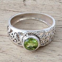 Peridot single stone ring, 'Blossoming Desire' - #Peridot and #SterlingSilver Indian #Ring with #Paisley Design #peridotjewelry #greengemstone #augustbirthstone #augustbirthdaygift #birthstonegifts Indian Ring, Hogwarts Outfits, Indian Rings, Single Stone Ring, Bracelets Silver, Contemporary Ring, Chakra Jewelry, Electronics Jewelry, Ring Ideas