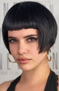 Short French Bob With Bangs, Very Short Bangs, Classic Bob Hairstyle, Short Hair Images, Classic Bob, Short Straight Hair