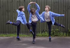 A cool multiplicity photography example of three of the same little girl dancing outdoors Stop Motion Photography, Digital Photography Backdrops, Photo Software, Motion Photography, Multiple Pictures