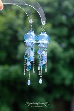 ---- Welcome to CiaoQiao Shop ----- Find more design choices in jellyfish click the link bellow: https://www.etsy.com/shop/CiaoQiaoShop?ref=seller-platform-mcnav&section_id=47654964 Handcrafted with intricate detail, these unique earrings feature delicate blue glass beads and silver chains, perfectly mimicking the ethereal beauty of jellyfish floating in the ocean. The cascading chains and shimmering beads create a mesmerizing effect with every movement, making these earrings a captivating acces Earrings Aesthetic Dangle, Sea Inspired Accessories, Water Accessories, Ocean Themed Accessories, Marine Life Jewelry, Sea Jewellery, Raindrop Jewelry, Jewellery Ideas, Beaded Jellyfish