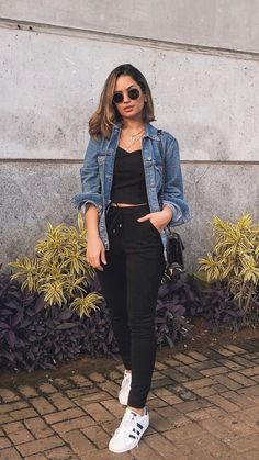 Looks Adidas, Western Wear Outfits, Casual College Outfits, Casual Day Outfits, Outfit Trends, Trik Fotografi, Casual Chic Outfit, Work Outfits Women, Casual Style Outfits