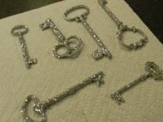 there are many keys on the napkins that have been made out of silver glitter