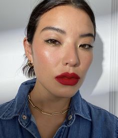 Red Blush Makeup, Tan Skin Natural, Red Lipstick Makeup Looks, Iconic Looks, Chic Makeup, Instagram Makeup, Kiss Makeup, Red Lip, Lipstick Makeup