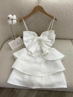 White Bow Dress For Birthday, White Birthday Dresses, Prom Dresses Mini, White Birthday Dress, Fest Temaer, Short Prom Dresses, Looks Party