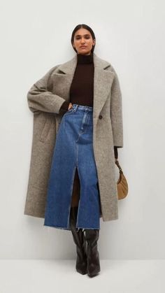 Denim Skirt Fall Outfits, Skirt Fall Outfits, Preppy Sweater Outfits, Australian Winter Fashion, Outfits Los Angeles, Grey Sweater Outfit, Aesthetic Overalls Outfit, Oversized Grey Sweater, Look Adidas