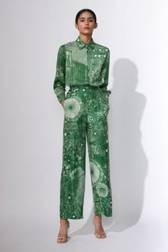 Shop for Saaksha and Kinni Green Satin Floral Print Shirt And Pant Set for Women Online at Aza Fashions Look Formal, Coord Set, Green Trousers, Shirt Pant Set, Top And Pants Set, Floral Print Shirt, Printed Trousers, Green Satin, Mode Vintage