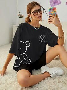 DAZY Women's Summer Butterfly And Letter Print Round Neck Batwing Sleeve Loose Casual T-Shirt | SHEIN USA Teddy Bear Graphic, Idee Cricut, Female Clothes, Drop Shoulder Tee, Casual Shirt Women, Bear Graphic, Cartoon Outfits, Shirt Print Design, Bear T Shirt