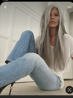 Going Grey, Gorgeous Gray Hair, Grey Hair Inspiration, Hair Undercut, Beautiful Gray Hair