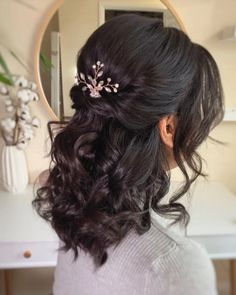 65+ Shoulder Length Bridal Hairstyles for Medium Hair Grad Hairstyles, Sanggul Modern, Bridal Hairstylist, Quinceanera Hairstyles, Quince Hairstyles, Graduation Hairstyles