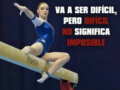 a woman on a balance beam with the caption va ser dicicl, pero dificil no significa impostable