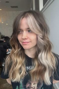 Color Block Hair Natural Colors, Brunette Blonde Split Dye, Cool Brown And Blonde Hair, Split Dye Balayage, Peekaboo Split Dye, Block Hair Colour, Trending Hair Colors 2024, Blonde Color Blocking, Brown Under Blonde Hair