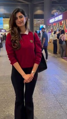 #ootd #airportlook #airportoutfits #travel #jeanstops #redtop Palak Tiwari Outfit, Palak Tiwari, Travel Attire, Tall Girl Fashion, Work Fits, Best Casual Outfits, Jeans Outfit Women, Airport Look, Chic Summer Outfits