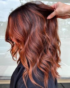 Copper and Red Wine Balayage Shadow Root Red Brown, Shadow Roots Red Hair, Brown Root Red Hair, Shadow Roots Hair Brunette, Red Hair With Brown Roots, Red Hair With Shadow Root, Copper Hair With Shadow Root, Copper Hair With Dark Roots, Copper Red Balayage