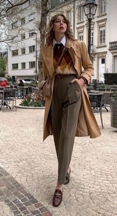 Mode Style Anglais, Look 80s, Event Outfit, Stylish Work Outfits