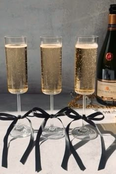 Classy New Years Party, Prosecco Party Ideas, Champagne Glass With Bow, Bow Champagne Glasses, Champagne Problems Bachelorette, Glasses With Bows, Bows On Champagne Glasses, Bows On Glasses, Champagne Glasses With Bows