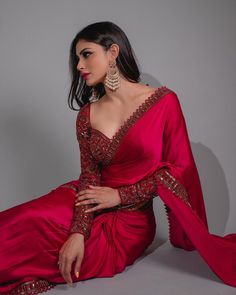 Beautiful Designer Red Sequence Work Mouni Roy Saree Mouni Roy, Fashionable Saree Blouse Designs, Fancy Sarees Party Wear, Party Sarees, Party Kleidung