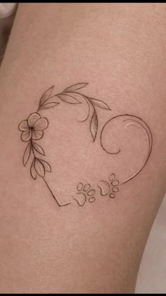 a woman's thigh with flowers on it