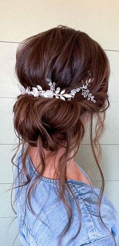 Updo 2022, Messy Updo Wedding, Upstyle Hairstyles, Updo Messy, Modern Updo, Textured Updo, 2022 Hairstyles, Voluminous Updo, Boho Updo