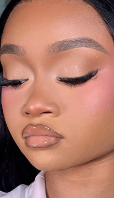 White Under Eyeliner Black Women, Baby Doll Makeup Black Women, Eyeliner Black Women, White Under Eyeliner, Black Barbie Makeup, Pearl Makeup Looks, Under Eyeliner, Pearl Makeup, J Makeup