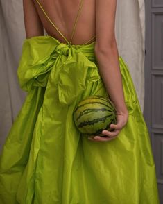 Lime Green Wedding Guest Dress, Green Wedding Guest Dress, Norcal Wedding, Rounded Wardrobe, Red Carpet Formal, Taffeta Gown, Gathered Fabric, Quoi Porter, Green Gown