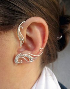 Please pay attention that orders made after December 1 are most likely to arrive after Christmas. A pair of ear cuffs made of silverplated copper wire and silverplated beads. These ear wraps are worn behing your ear and no piercing is needed. They are easy to adjust to the size of your ear more perfectly by just slowly pulling down (or squeezing) the lower part of the ear cuff, this pair is adjustable for ear sized 2.1 - 2.7 inches (5.3 - 6.6 cm) . For ear cuff of smaler or bigger size convo me, Ear Cuff Diy, Elf Earrings, Cuff Tutorial, Ear Wraps, Dragon Ear Cuffs, Wire Ear Cuffs, Ear Cuff Piercing, Elf Ear Cuff, Ear Crawler