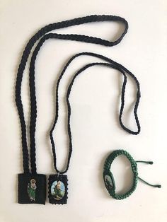 San Judas Tadeo Dos Escapularios tejidos de hilos y Una Pulcera Color: Verde 2 Escapularios, 1 Pulcera Bf Gifts, Thread Bracelets, Future Style, Paint Types, Unframed Wall Art, Cool Gadgets To Buy, Beaded Bracelets Diy, Vibrant Green, Religious Art