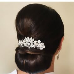 Hair Do Wisuda, Bride Hairstyles Updo, Hairstyle Indian Wedding, Bridal Hairstyle Indian Wedding, Wedding Bun Hairstyles, Traditional Hairstyle, Easy Hairstyles For Thick Hair, Side Part Hairstyles