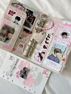 Binders Aesthetic, Kpop Packaging, Kpop Photocards Aesthetic, Kpop Scrapbook, Pc Binder, Binder Kpop, Binder Deco, Kpop Gifts, Binder Decoration