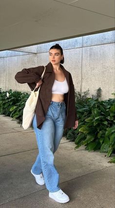 5 Best Plus Size Airport Outfits You Should Try | Chic & Aesthetic Plus Size Airport Outfits Mid Size New York Fashion, Fall Mid Size Outfits 2023, Mid Size Outfit Inspo Summer, Mane Skin Concert Outfit, Midsize Outfits Ideas, Streetwear Fashion Mid Size Women, Simple Midsize Outfits, Aesthetic Mid Size Outfits, Mid Girl Outfits