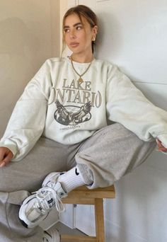 Oversized Sweatshirt Outfit, Pietro Lombardi, Skandinavian Fashion, Eagle Print, Business Casual Outfits For Work, Looks Party, Sweatshirt Outfit, Business Casual Outfits, Looks Style