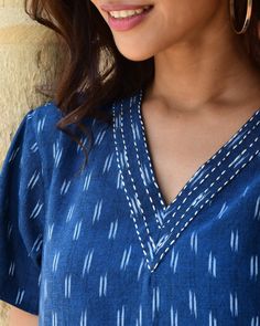 V Neck Kurti Design, Simple Gold Jewelry, Salwar Neck Designs, Churidar Neck Designs, Churidar Designs