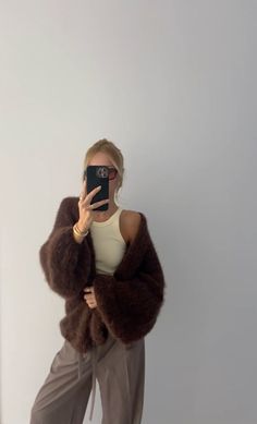 Chocolate Brown Cardigan Outfit, Brown Mohair Cardigan For Winter, Cozy Brown Mohair Sweater, How To Style Brown Cardigan, Fluffy Cardigan Outfit, Brown Cardigan Outfit, Chocolate Brown Cardigan, Teddy Sweater, Fluffy Cardigan