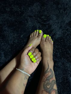 Green Nails And Toes, Short Neon Nails Acrylic Square, Lime Green Nails Short Square, Nails Acrylic Lime Green, Short Acrylic Nails Lime Green, Green Acrylic Toes, Highlighter Green Nails, Lime Green Nails Short