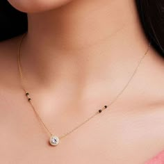 Modern Mangalsutra Designs, Black Bead Chains, Modern Mangalsutra, Unique Diamond Wedding Rings, Gold Jewelry Prom, Mangalsutra Chain, Mangal Sutra, Bridal Jewellery Inspiration