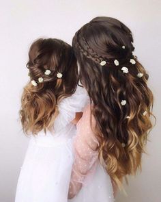 Bridesmaid Hairstyles ❤ Simple and chic idea for bridesmaids and wedding guests hairstyles medium or long hair. #wedding #bride #weddingforward #weddinghairstyles #BridesmaidHairstyles Rainbow Hairstyles, Hair Colour Ideas, Bridesmaid Hairstyles Half Up Half Down, Romantic Updo, Simple Wedding Hairstyles, Modern Rainbow