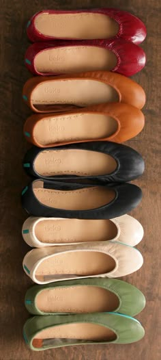 With a soft leather upper and classic silhouette, Tieks Ballet Flats are the perfect shoe for the season! Bobbies Shoes, Tieks Ballet Flats, Zooey Deschanel, Estilo Chic, Perfect Shoes, Hippie Chic