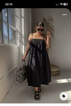 Museum Outfits Plus Size, Rose Garden Outfit Ideas, Summer Outfit Curvy Girl, Outfit Inspo Summer Casual Plus Size, Plus Size Summer Skirt Outfits, Maxi Dress Mid Size, Plus Chic Outfits Plus Size, Plus Dresses Casual, Plus Size Dress Casual