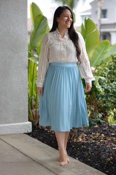 Mint Skirt, Pleated Skirt Outfit, Midi Dress With Sleeves, Modest Dresses, Small Waist, Skirt Outfits, Pleated Dress