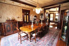 Victorian Era Dining Room, 1890s Dining Room, 1800s Dining Room, 1940s Dining Room, Queen Anne Dining Room, 1920s Dining Room, Parlor Ideas, Victorian Dining Room, Old Dining Room