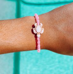 Preppy Jewlery, Bracelets Preppy, Bracelet Preppy, Jewellery Advent Calendar, Pink Turtle, Preppy Bracelets, Beachy Jewelry, Bracelet Inspo, Turtle Bracelet