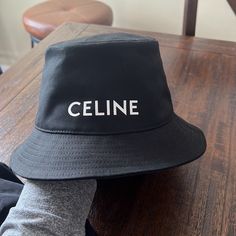 Size M New Designer Spring Bucket Hat With Short Brim, Designer Black Spring Hats, Designer Black Hats For Spring, Designer Black Brimmed Hat, Modern Black Hats For Spring, Modern Black Spring Hats, Designer Black Bucket Hat, Designer Black Summer Hats, Chic Black Bucket Hat For Spring